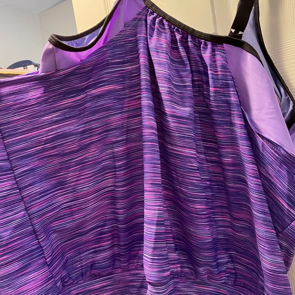 Women’s swim top - Picture 3 of 4